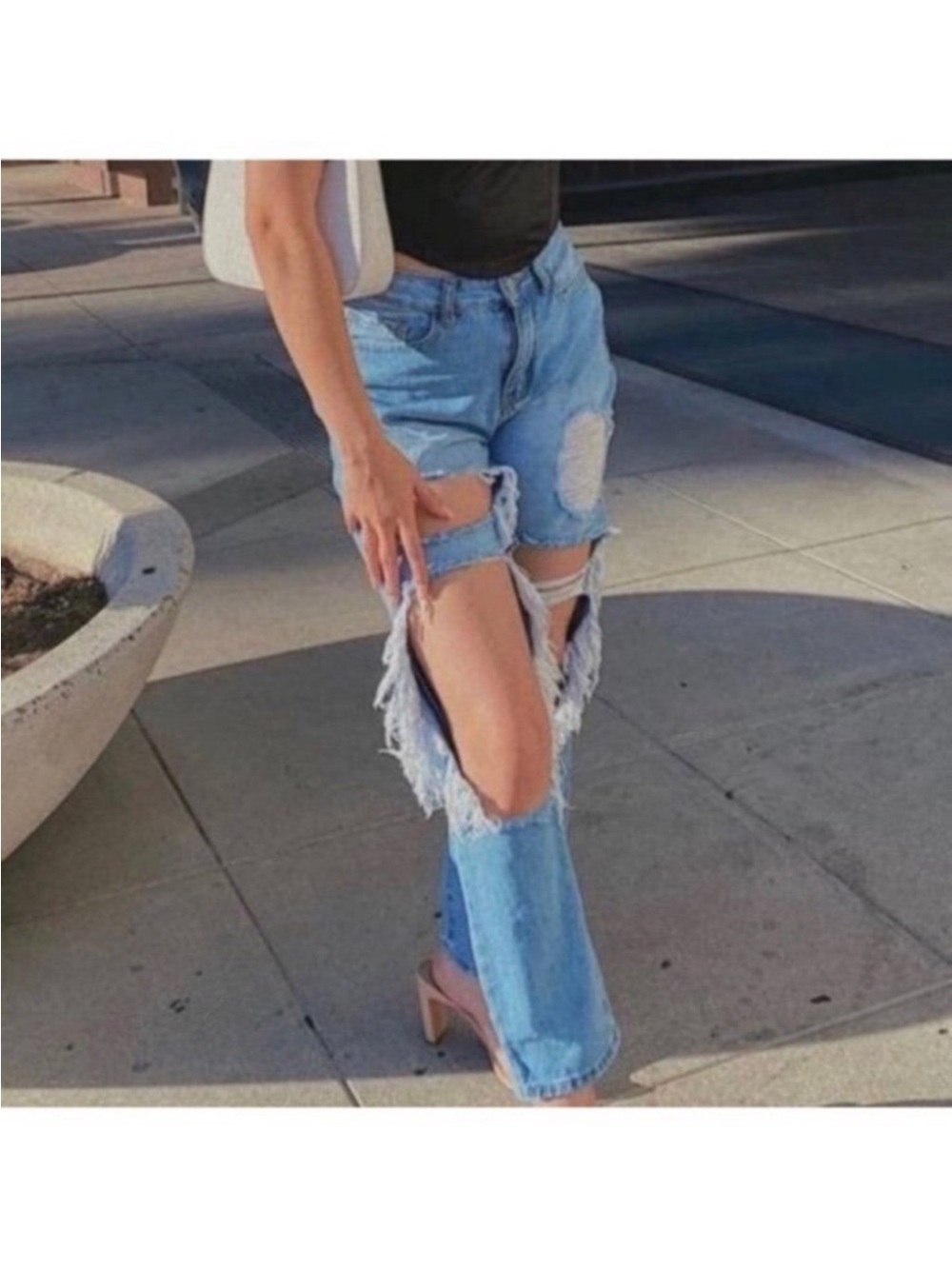Distressed Mom Jeans | Size: L
